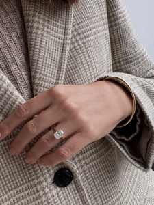 Anillo de compromiso de solitario de diamante con corte de cojín alargado de 11x9mm, plata chapada en oro de 18 quilates | Nupcial minimalista clásico de cuatro puntas - Product Image 4