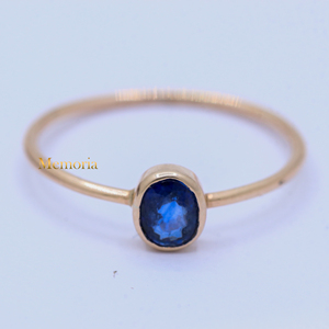 Anillo Unisex de Oro Amarillo de 9k Certificado con Zafiro Azul Natural de Memoria Jewels, Corte Ovalado y Engaste de Bisel, para Meditación y Sanación - Product Image 1