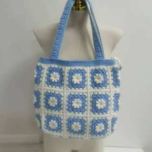 Sac fourre-tout en coton tricoté au crochet fait main pour femme, motif floral, style Amigurumi, sac de rangement décontracté, sac hobo ajouré, motif carré Granny Square - Product Image 4