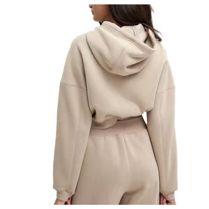 Ensemble de jogging deux pièces avec logo personnalisé pour femmes Sweat à capuche et pantalon de survêtement à motif solide pour survêtement d'hiver avec capuche - Product Image 3