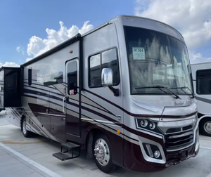 Autocaravanas Económicas 2023 2024 2025, Fleetwood Bounder Clase A Premium, Las Mejores Ofertas y Ahorra en Grande - Product Image 1
