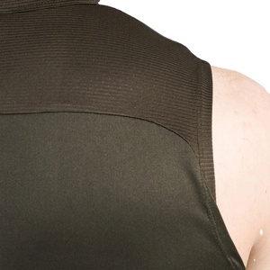 Camiseta sin mangas de poliéster de color sólido para hombre, ropa deportiva sin mangas con poliéster transpirable y tela de malla, camiseta ligera cómoda - Product Image 2