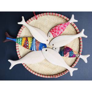 Adorno de pescado de madera natural al por mayor para tiendas de recuerdos y regalos - Product Image 2