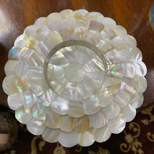 ชุดจานรองแก้วมุกแท้ทำมือ งานฝีมือประณีต ฝังเปลือกหอยคุณภาพพรีเมียม ขนาดและโลโก้สั่งทำได้ ของตกแต่งบ้านหรูหราสำหรับโต๊ะอาหาร - Product Image 1