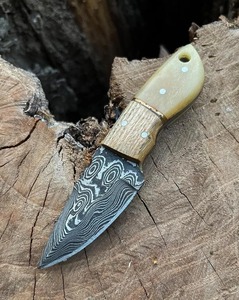 Couteau de skinner en acier damas personnalisé fait à la main avec manche en os et en bois gaine en cuir prise en charge OEM - Product Image 5