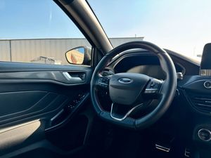 Excellente occasion 2019 Fords-<span class=keywords><strong>Focus</strong></span> automatique essence <span class=keywords><strong>4</strong></span> cylindres Euro6 5 places 125hp VOITURES D'OCCASION prêtes à être expédiées dans le monde entier - Product Image 2