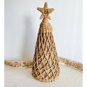 Sculpture d'arbre de Noël en herbe de mer haute et artisanale, fournisseur vietnamien, OEM ODM, osier naturel, écologique, décoration rustique de vacances - Product Image 1