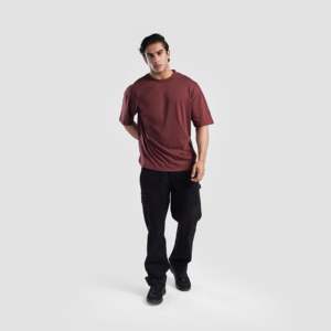 เสื้อยืด GA Prime Tee 2.0 สำหรับผู้ชาย ทรงหลวม พิมพ์ลายสกรีน ผ้าไหมพิมพ์ลายสกรีน สีแดงเลือดหมู ทรงเข้ารูป เนื้อผ้านุ่ม - Product Image 4