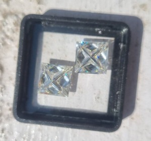 Diamante de moissanita de corte princesa blanca, Diamante de moissanita facetado, colgante personalizado y otras joyas de diamantes - Product Image 2