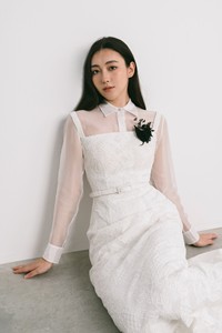 Venta caliente buen precio MATI LACE MIDI DRESS Encaje Algodón 100% Vestidos de mujer de lujo A-line Hebilla de metal en la parte posterior Etiqueta personalizada - Product Image 6