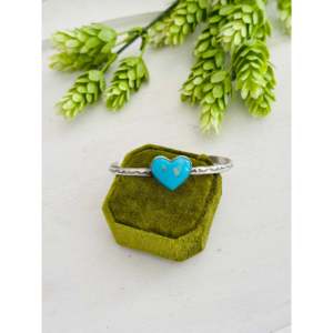 Brazalete en Forma de Corazón de Plata de Ley y Turquesa Kingman Donovan Skeets - Accesorio de Moda - Product Image 1