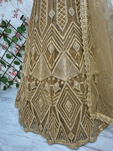 Tissu en filet papillon de qualité supérieure couleur or multi-séquences et codage travail des deux côtés travail léger à la mode ensemble Lahenga Choli - Product Image 5