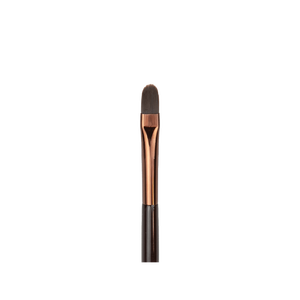 Brocha Kabuki Plana para Corrector y Cejas - Pelo Sintético Vegano, Férula de Cobre Suave, Mango de Resina - Product Image 1