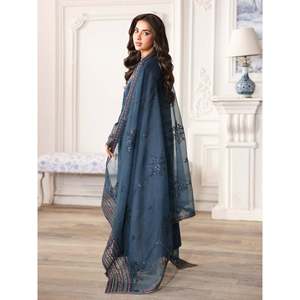 Ensemble 3 pièces Mohagani pour femme : chemise, dupatta et pantalon imprimés et brodés avec broderie en organza - BIC-004 - Product Image 4