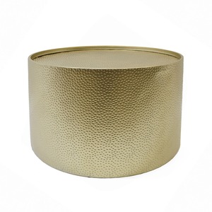 Table ronde design en verre noir avec base en métal doré alvéolé Décoration moderne et minimaliste parfaite pour le salon ou le salon - Product Image 1