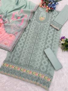 Traje Pakistaní de Algodón Cambray Puro con Bordado de Lentejuelas y Trabajo de Hilos Múltiples con Trabajo Manual, Salwar Kameez de Tres Piezas - Product Image 3