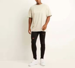 T-shirt pour homme imprimé numériquement avec logos brodés, épaule tombante, col rond, prix raisonnable - Product Image 3