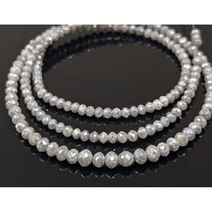 Perles rondes facettées en diamant blanc naturel 3-4,5 mm, billes rondes facettées - Product Image 1
