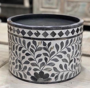 Soporte para Pastel Hecho a Mano con Incrustaciones de Hueso y Resina, Múltiples Colores, para Decoración de Bodas, Fiestas y Eventos, Diseño Elegante, Exportaciones de Emporio de Artesanías - Product Image 1