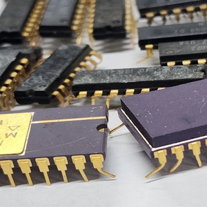 Microprocesador Intel C8080A-2 RARE, pines dorados y tapa de cerámica blanca, 40 DIP, 1977 - Product Image 1