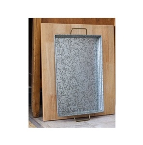 Juego de 2 Bandejas para servir de metal galvanizado y madera con asa Diseño elegante Platos de comida rápida duraderos Base plana de cuidado hecho a mano - Product Image 4