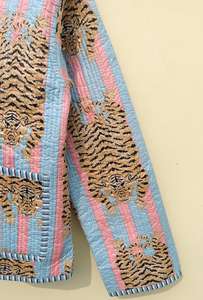 Veste d'hiver indienne matelassée Boho en coton imprimée à la main pour femmes manches complètes réversibles deux poches avant imprimé tigre - Product Image 2