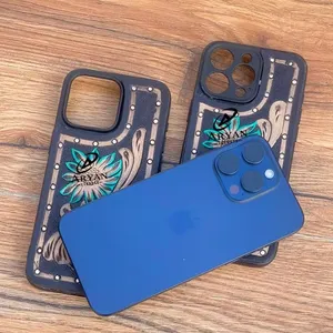 עיצוב מותאם אישית חדש טורקיז מערבי עם כיסויי יד ופרחוני עור לטלפון לאייפון כיסוי עור אמיתי לאייפון 15 Pro Max