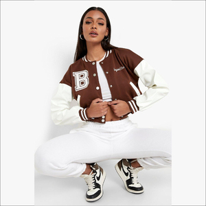 Chaqueta universitaria acolchada de poliéster/algodón para mujer con logotipo de tela tejida teñida estilo béisbol personalizado al por mayor - Product Image 6