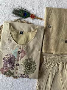 Kurta en coton pur, coupe A, avec pantalon et dupatta, motifs de col, choli pour femme, vente en gros - Product Image 2