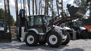 รถตักล้อยาง HMK 102B ขับเคลื่อน 4 ล้อ เครื่องยนต์ดีเซล พร้อมบุ้งกี๋ขนาด 1.4 เมตร แขนขุด กำลัง 75 กิโลวัตต์ แรงบิดสูง สีดำ - Product Image 2