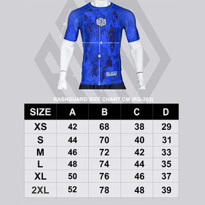 เสื้อรัดรูปแขนสั้นผู้ชายสำหรับยิมเสื้อแห้งเร็วพิมพ์ซับลิเมชันแบบเต็มตัว