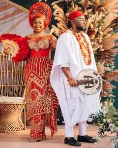 Producto de Encaje Bordado George Wrapper Hecho a Mano con un Toque Decorativo Único - Product Image 4