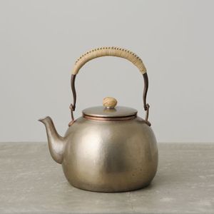 Bouilloire à thé en laiton élégante pour cuisines haut de gamme avec une brillance riche et un look décoratif intemporel - Product Image 2