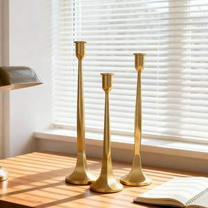 Candelabro de Metal Moderno, Exclusivo, Hecho a Mano, Ecológico, de Alta Calidad, para Pascua, Cumpleaños, Navidad, Bodas - Product Image 1