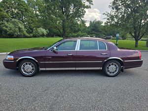 Lincoln Town Car Signature L d'occasion 2008 en excellent état, prêt à être expédié - Product Image 3