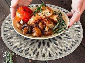 Juego de manteles individuales para mesa, alfombrilla de vidrio de pizarra de secado con patrón ovalado, alfombrilla y almohadillas de comedor elegantes hechas a mano, redondas con cuentas de oro plateado de 14 pulgadas - Product Image 4