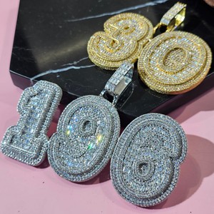 Colgantes de inicial de joyería fina personalizables para hombre, Diamante de moissanita helada de plata 925, Hip Hop bonito para corte esmeralda, oro blanco - Product Image 3