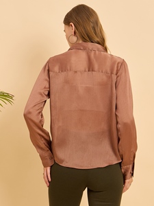 Camisa abotonada a rayas de satén transparente elegante hecha a medida para mujer, ropa informal de oficina para verano para clientes de boutique, revendedores - Product Image 4