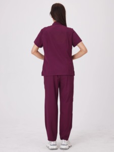 Traje de uniforme médico contemporáneo para cirugía práctica de enfermera con bolsillos múltiples esenciales para hospitales médicos - Product Image 2