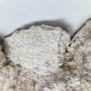 Pyrophyllite en morceaux pour gaines de câbles et remplissages de fils électriques, haute résistance à la chaleur et ignifuge - Product Image 1