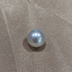 Perla Blanca Cultivada Premium de 11 mm, Grado Oro, Exuda Elegancia Atemporal, Belleza Natural, Encanto Lujoso para Joyería - Product Image 4