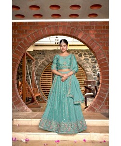 Festival imprimé Lahenga et Choli avec broderie et velours pour bébés filles vêtements de danse et de fête rajasthani - Product Image 5