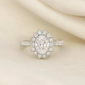 Anillo de compromiso de Halo floral CZ blanco de corte ovalado de 10x8mm en plata chapada en oro | Pave Band Classic Bridal Wedding Jewelry - Product Image 1