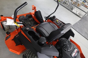 Tondeuse autoportée Bad Boy MZ Magnum 5400 à moteur essence monocylindre, plateau orange, pour jardin - Product Image 1