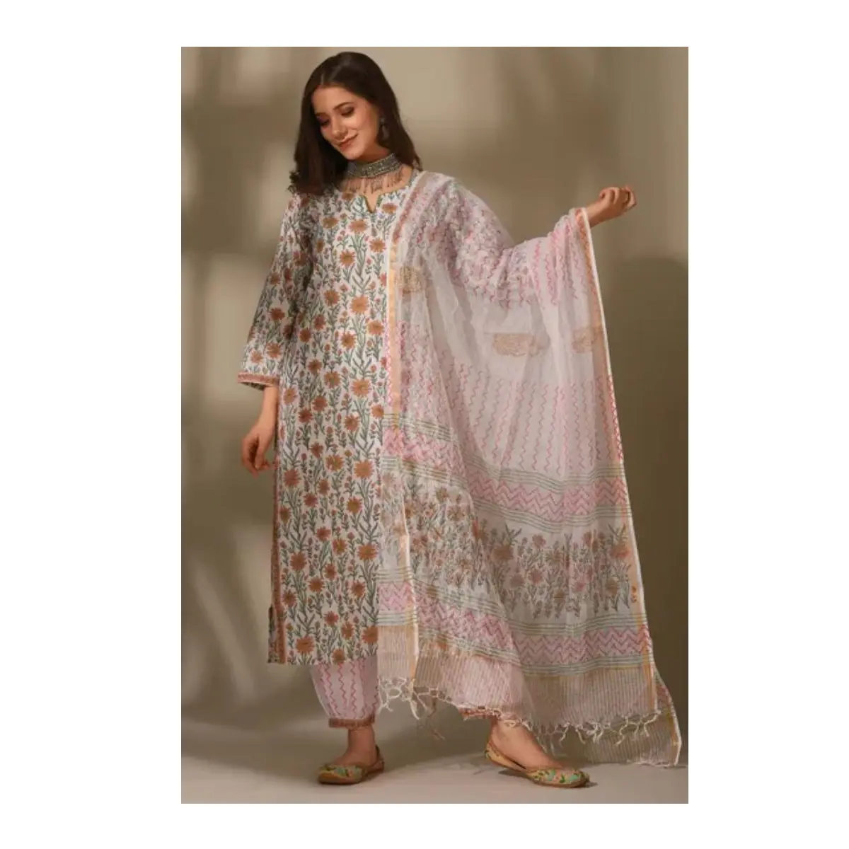 Vêtements ethniques indiens ensemble long Kurti vêtements pour femmes avec manches complètes de l'exportateur et du fabricant indiens