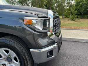 SUV Tundra 2024 d'occasion, automatique, transmission intégrale, sièges en cuir, moteur 4.1-6L, régulateur de vitesse adaptatif, conduite à gauche, pneus R17, toit ouvrant panoramique, couleur foncée - Product Image 6