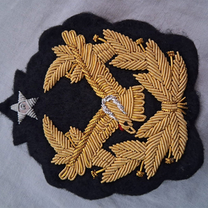 Badges de mode personnalisés faits main, brodés sur toile en fil de bouillon, couleur unie, personnalisables, à boutonnière, avec sequins - Product Image 3