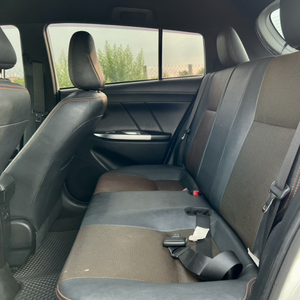 Toyota Corolla Sedán, 5 Asientos, Caja de Cambios Automática, Faros Halógenos, Neumáticos R16, Asientos de Tela Ligera, Auto Usado - Product Image 5