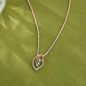 สร้อยคอจี้เพชรคลาสสิกลายใบไม้ - Product Image 1