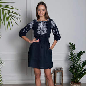 Vestido bordado de lino y algodón vibrante para mujer, vestido de verano de talla grande cómodo con bordado blanco azul Ucraniano - Product Image 1